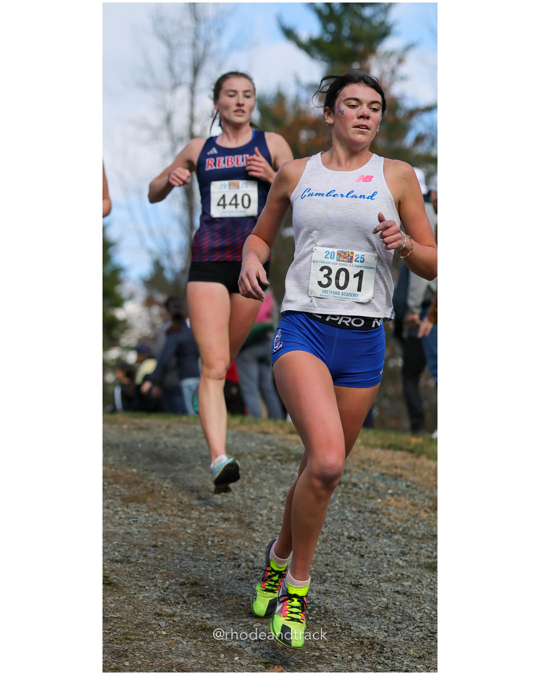 Charli McCue, Cumberland, P28, 20:06.73 - New England Cross Country State Championship - Thetford Vt - November 8, 2025 File: ./dir-1-Girls-Championship/251108-2025-New England-Cross-Country-Championships-Thetford-VT-63-296A1389.jpg Charli McCue, Cumberland, P28, 20:06.73 - New England Cross Country State Championship - Thetford Vt - November 8, 2025 – 2025 New England…